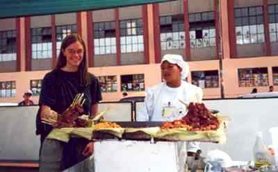 comida peruana: anticuchos